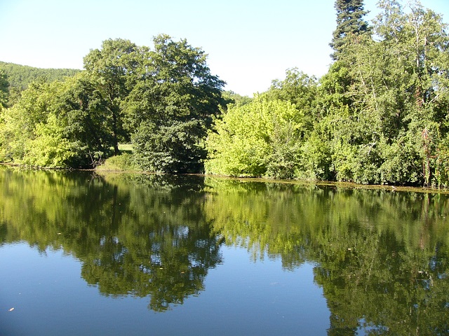 Going for a boat ride on the River Lot where Puy L'Eveque is situated
