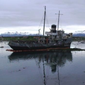 <b>Old fishing boat in Ushuaia, Tierra del Fuego, Argentina (Robin/Kalgoorlie)</b> <b>Old fishing boat in Ushuaia, Tierra del Fuego, Argentina (Robin/Kalgoorlie)</b>