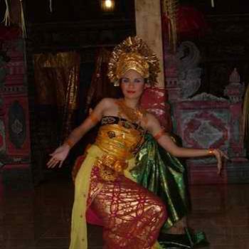 <b>Balinese dancer, Gazebo Hotel, Sanur, Lori/Adel</b>