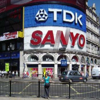 <b>Jenni at Piccadilly Circus, August, 2007</b>