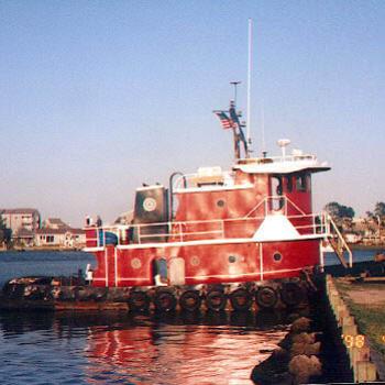 <b>Red tugboat, Carolina Beach NC / kr NC</b>