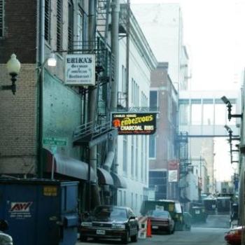 <b>In an alley, down the stairs, Memphis BBQ at it's best Sue/Ok</b> <b>In an alley, down the stairs, Memphis BBQ at it's best Sue/Ok</b>