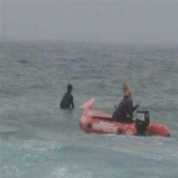 <b>Famous lifeguards working off Bondi Beach (Sydney '09/LankyYank)</b> <b>Famous lifeguards working off Bondi Beach (Sydney '09/LankyYank)</b>