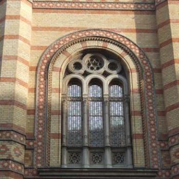 <b>Window of Great Synagogue, Budapest, Eileen (Surrey, England)</b> <b>Window of Great Synagogue, Budapest, Eileen (Surrey, England)</b>