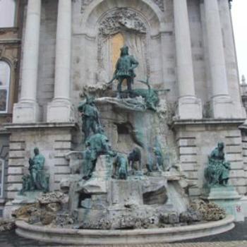 <b>Fountain depicting Hungarian legend, Budapest, Eileen (Surrey, England).jpg</b> <b>Fountain depicting Hungarian legend, Budapest, Eileen (Surrey, England).jpg</b>