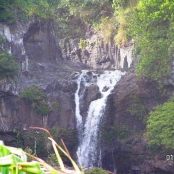 <b>A water fall along the road to Hana, Maui Hawaii Sue / OK</b>