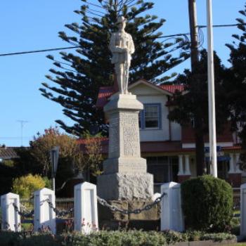 <b>6438 WW I Memorial, Apollo Bay, GORd, Victoria, 26th Oct'09 Kate/Sydney</b>