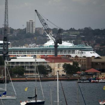 <b>0398 Garden Island (Naval dockyard, etc) & Rhapsody Seas from Darling Point, Sydney, 21st Dec'09, Kate/Sydney</b>