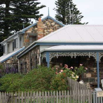<b>7234 Inverness House, Port Fairy, GORd, Vic, 28th Oct'09 Kate/Sydney</b>