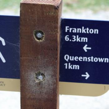 <b>4191 mile - er - kilometre post, Botanic Gardens, Queenstown, Sth Is, NZ,20th Mar'10 Kate/Sydney</b>