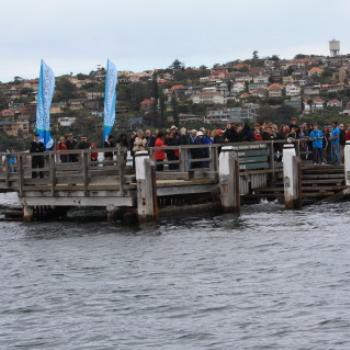 <b>2662 queuing for ferry to next Island at Shark Island, Sydney Harbour Island hopping adventure, 11th Oct'09, Kate/Sydney</b>