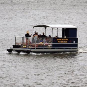 <b>1127 Brooklyn Central BBQ boat, Hawkesbury R, 1st Jan'10, Kate/Sydney</b>