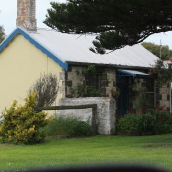 <b>7390 cottage, Port Fairy, GORd, Vic, 28th Oct'09 Kate/Sydney</b>