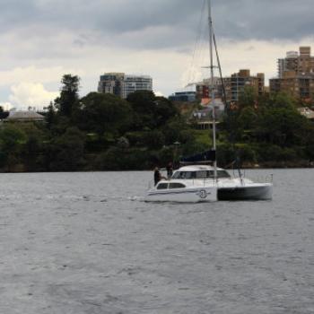 <b>2526 'Syn-D-Cat' catamaran off Fort Denison, Sydney Harbour Island hopping adventure, 11th Oct'09, Kate/Sydney</b>