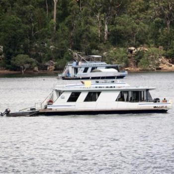 <b>3071 2 houseboats, Hawkesbury R, 6th March'09 Kate/Sydney</b>
