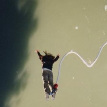 <b>Bungy Jumping into Waikato River, New Zealand</b>