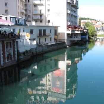 <b>A miracle from Lourdes, France - no sign to reflect!?</b>
