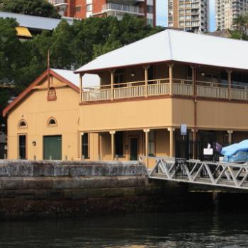 <b>184_5673 old ex-Navy building, Rushcutters Bay, Sydney, 24th Apr'10, Kate/Sydney</b>