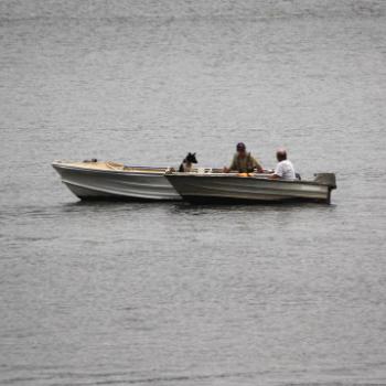 <b>4277 Housewives chat over the back fence..across boats, Bar Point, Hawkesbury R, 1st Jan'11, Kate/Sydney </b>