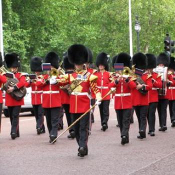 <b>Changing of the guard parade, the Mall, London.</b>