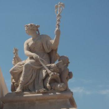 <b>statue, entrance gate versailles palace.</b>