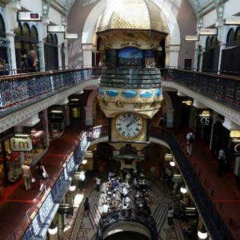 <b>Clock in QVB, Sydney</b>