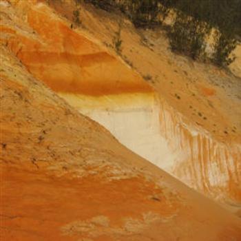 <b>Coloured sand, Rainbow Beach, N.S.W. Wendy/Perth</b>