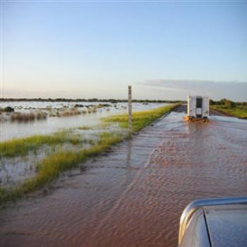 <b>Floods near Carnaravon, W.A. (Wendy/Perth)</b>