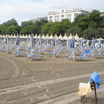 <b>Lido beach (Venice) ready for the crowd Sep-08 - Anne/Sydney</b>