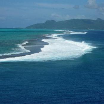 <b>Waves breaking on the reef at Raiatea (June)</b>