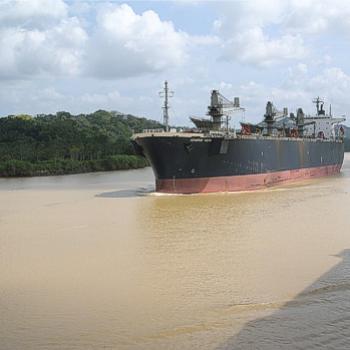 <b>Shipping in Lake Gatun - Panama Canal - Jan 2011 - Bev, AB</b>