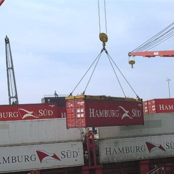 <b>Loading a container - Container terminal, Cartagena, Colombia. Jan. 2011 - Bev, AB</b> <b>Loading a container - Container terminal, Cartagena, Colombia. Jan. 2011 - Bev, AB</b>