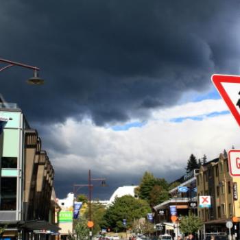 <b>4116 storm clouds, Queenstown, Sth Is, NZ Kate/Sydney</b>