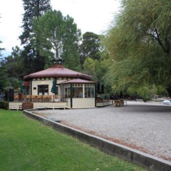 <b>4147 King George V Coronation Bathhouse, Queenstown, Sth Is, NZ,20th Mar'10 Kate/Sydney</b> <b>4147 King George V Coronation Bathhouse, Queenstown, Sth Is, NZ,20th Mar'10 Kate/Sydney</b>