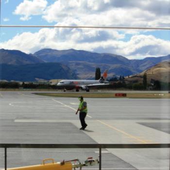 <b>4834 Queenstown Airport, Sth Is, NZ, 22nd March'10, Kate/Sydney</b> <b>4834 Queenstown Airport, Sth Is, NZ, 22nd March'10, Kate/Sydney</b>