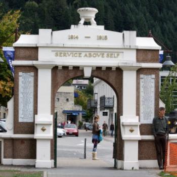 <b>4307 War Memorial archway, Queenstown, Sth Is, NZ,20th Mar'10 Kate/Sydney</b> <b>4307 War Memorial archway, Queenstown, Sth Is, NZ,20th Mar'10 Kate/Sydney</b>