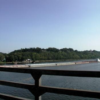 <b>Waiting on bridge over Mississippi River while barges are pushed through</b> <b>Waiting on bridge over Mississippi River while barges are pushed through</b>