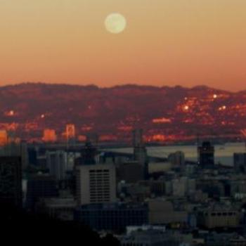 <b>Moonrise and sunset - Keyan Bowes</b>