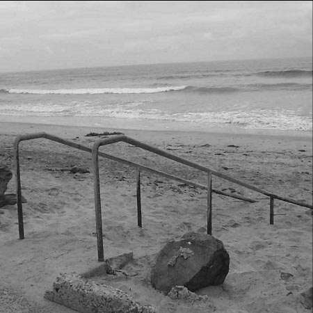 <b>Steps to the beach</b>