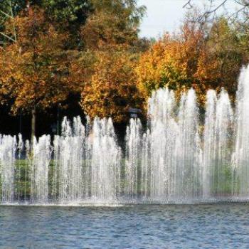 <b>Fountain in Autumn</b>