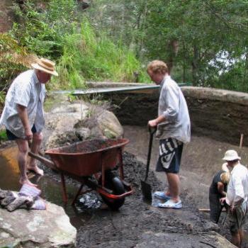 <b>bare feet & crocks Dam cleaning Hawkesbury River Kate/Sydney</b>
