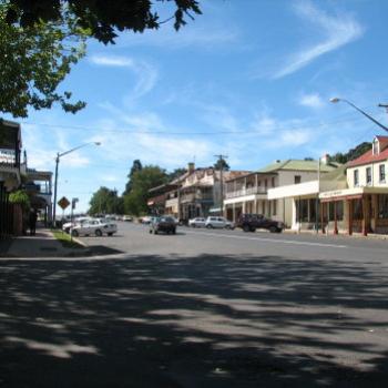 <b>up the street Braidwood Kate/Sydney</b>